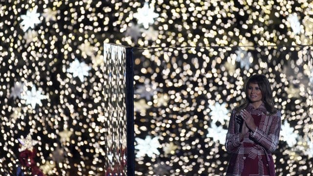Melania Trump bei der Beleuchtungszeremonie des "Nationalen Weihnachtsbaums" in Washington. Melania Trump bei der Beleuchtungszeremonie des "Nationalen Weihnachtsbaums" in Washington.