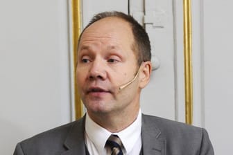Peter Englund, damals ständiger Sekretär der Schwedischen Akademie, 2012 in Stockholm.