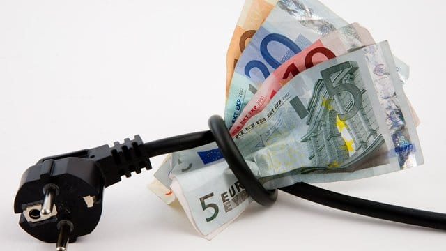 Wer seinen Stromanbieter wechselt, kann viel Geld sparen - bei Preiserhöhungen gilt ein Sonderkündigungsrecht. Wer seinen Stromanbieter wechselt, kann viel Geld sparen - bei Preiserhöhungen gilt ein Sonderkündigungsrecht.