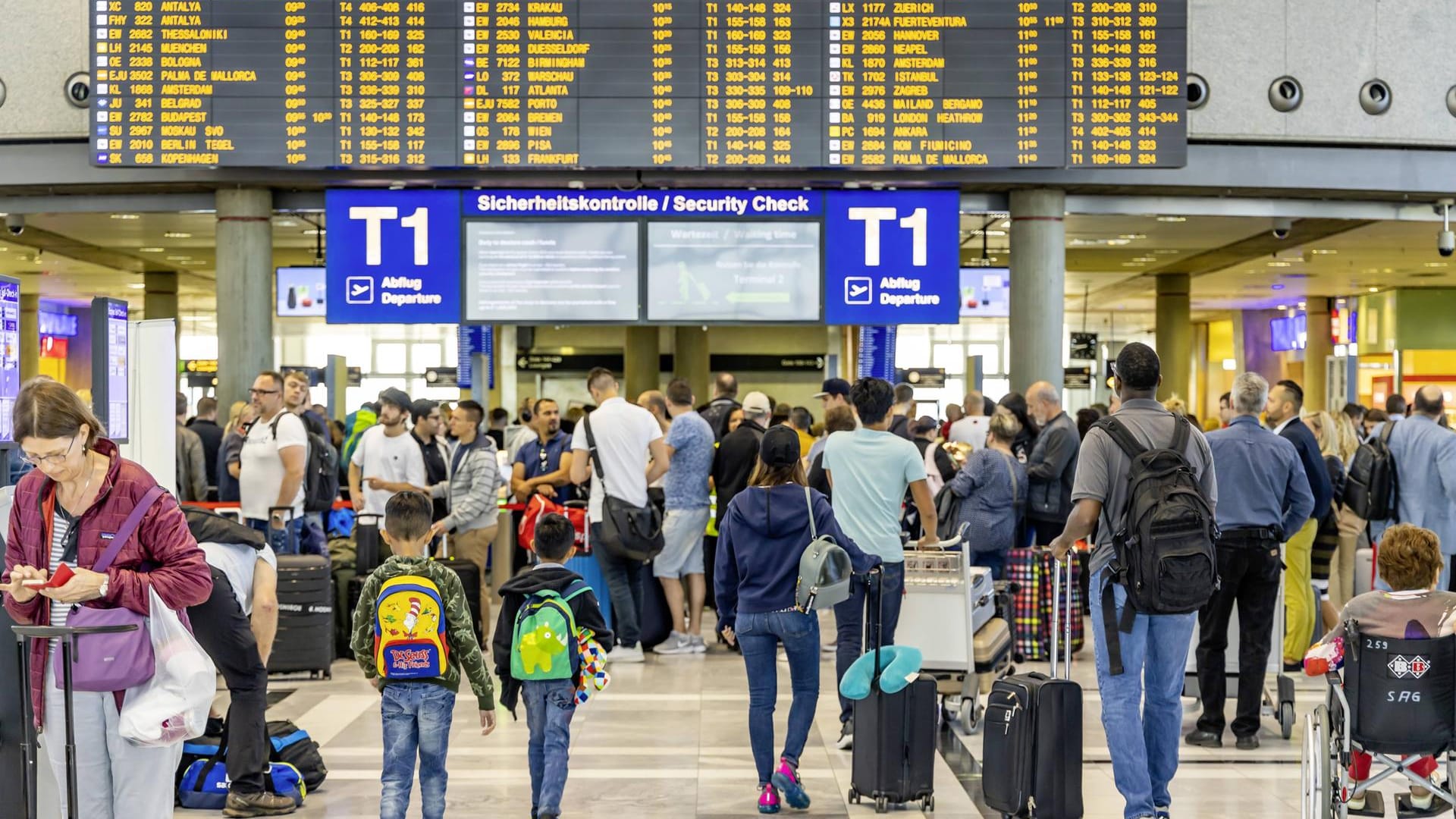 Flugreisende am Flughafen Stuttgart: Deutschland ist auf Platz zwei der meisten Flugreisenden in der EU.