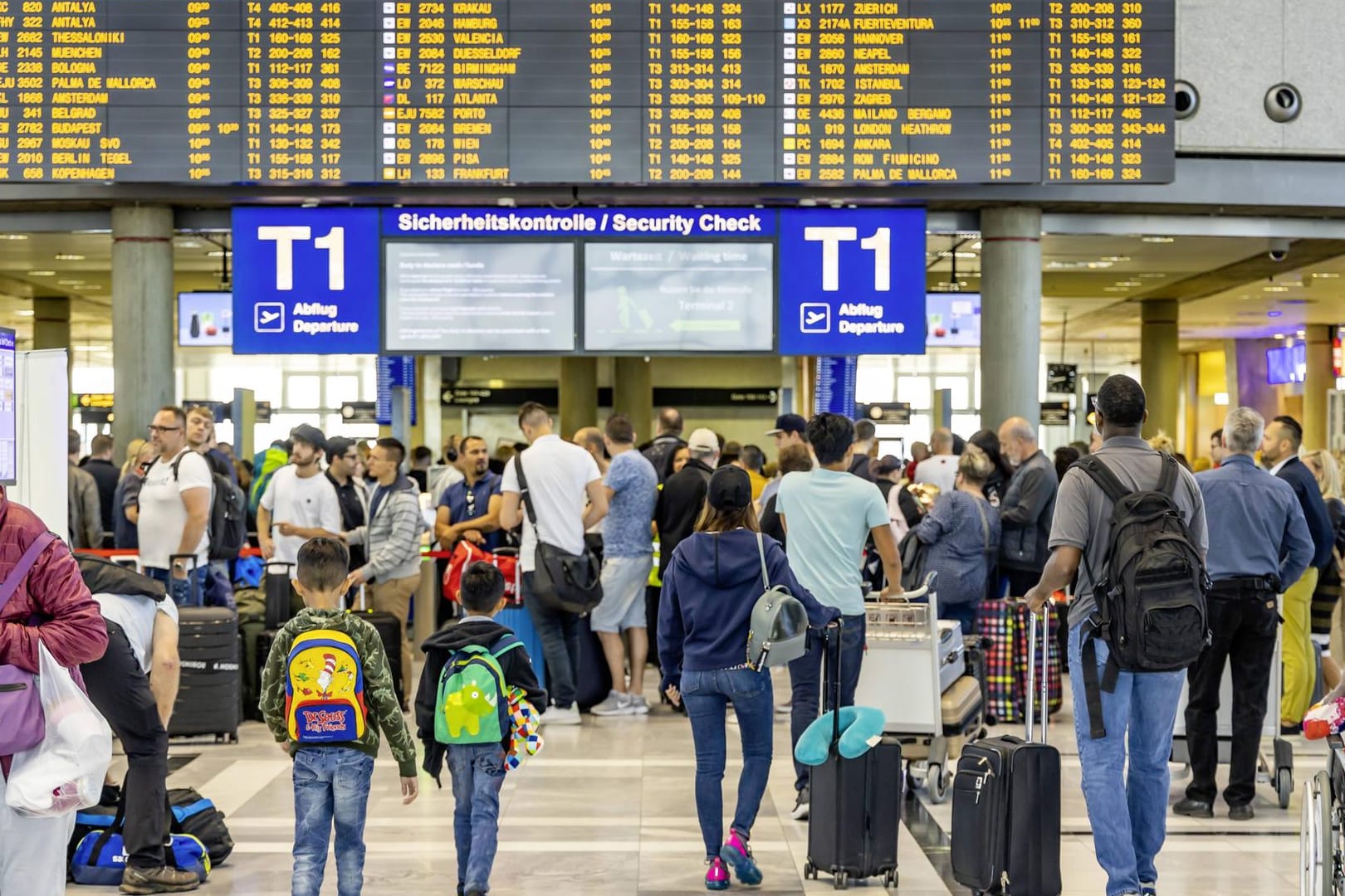 Flugreisende am Flughafen Stuttgart: Deutschland ist auf Platz zwei der meisten Flugreisenden in der EU.