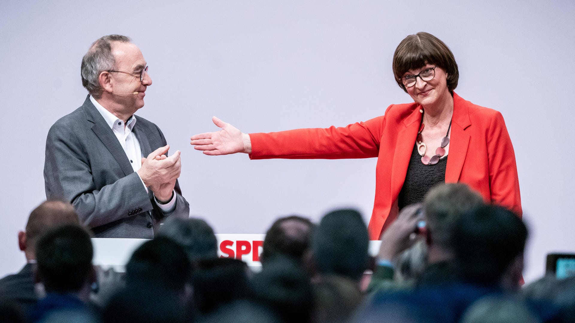 Saskia Esken und Norbert Walter-Borjans: "Hört ihr die Signale? Die neue Zeit, sie ruft."