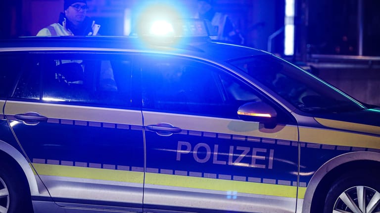 Streifenwagen der Polizei (Archivbild): Bei einem Unfall mit einem Einsatzfahrzeug sind fünf Menschen in Plauen verletzt worden.