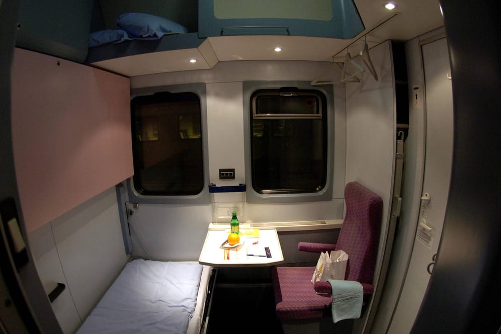 Schlafwagenkabine: Einige europäische Bahnunternehmen bieten noch Schlafwagen an.