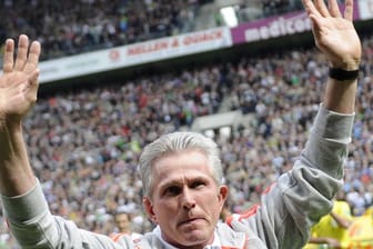 Am letzten Spieltag 2013 verabschiedet sich Bayern-Trainer Jupp Heynckes im Borussia-Park von den Zuschauern.