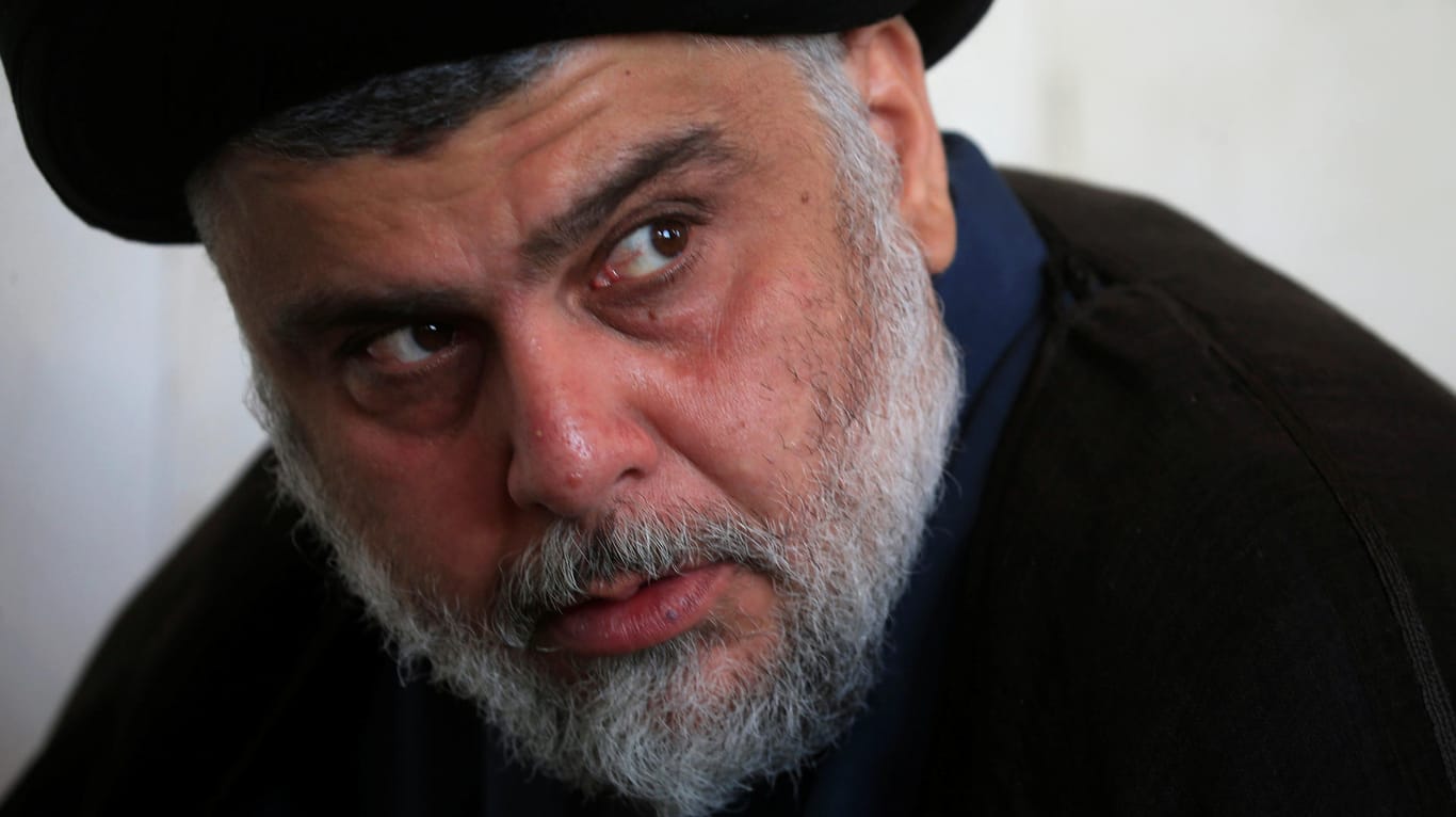 Der irakische Prediger Moktada al-Sadr: In der Nacht zu Samstag hatte er seine Anhänger dazu aufgerufen, die "Demonstranten zu schützen".