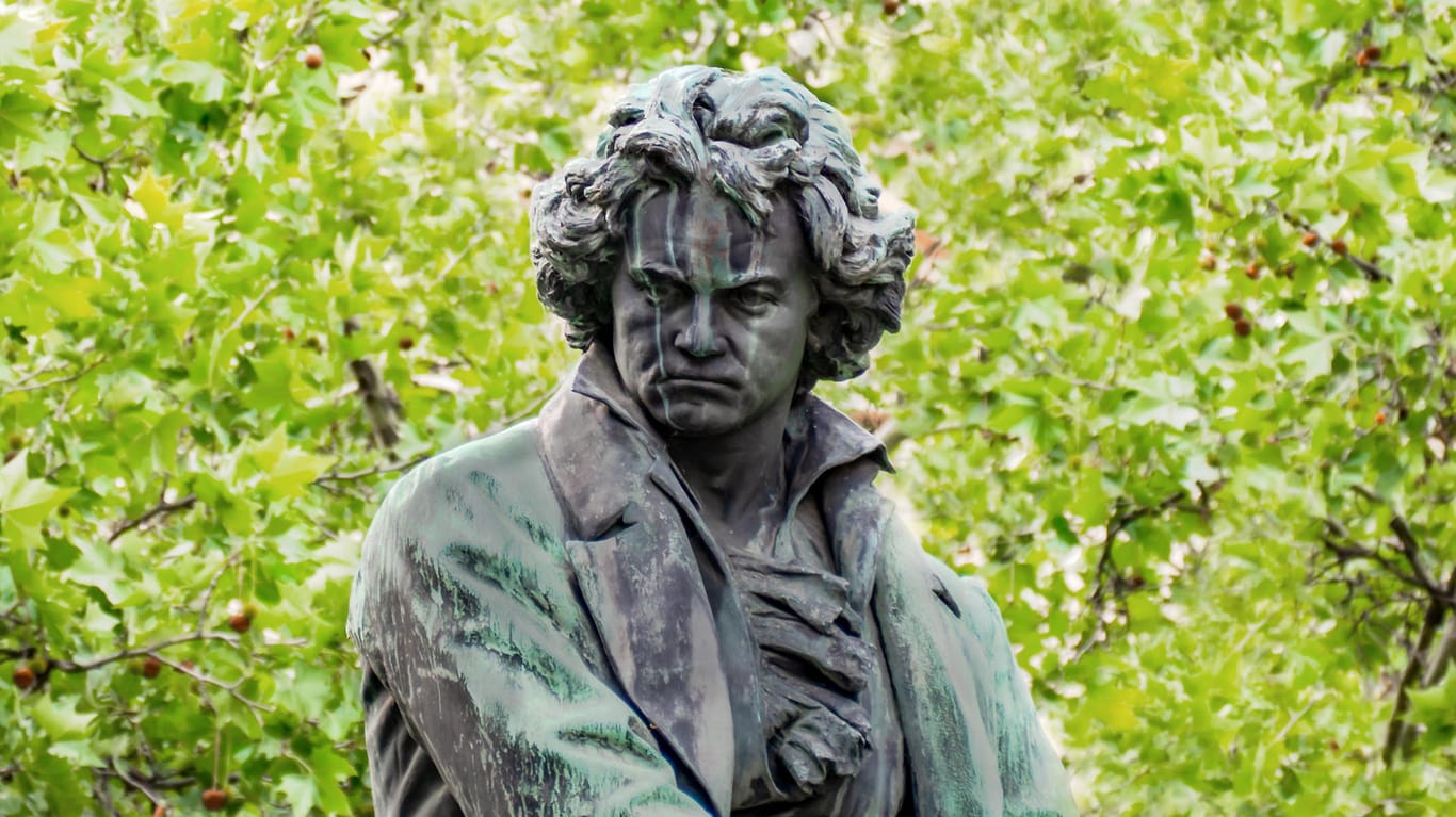 Eine Statue von Ludwig van Beethoven: Eine künstliche Intelligenz soll die unvollendete 10. Sinfonie des Komponisten vollenden.