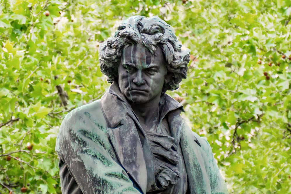 Eine Statue von Ludwig van Beethoven: Eine künstliche Intelligenz soll die unvollendete 10. Sinfonie des Komponisten vollenden.