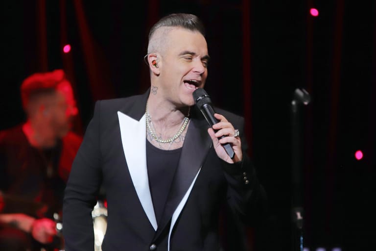Robbie Williams: Gemeinsam mit Helene Fischer singt er "Santa Baby"