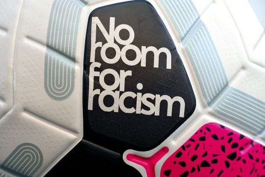 Im Hinblick auf Diskriminierungen jeder Art verfolgt Manchester City eine strikte "Null-Toleranz-Politik".