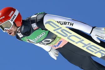 Markus Eisenbichler peilt im Einzel beim Skisprung-Weltcup im russischen Nischni Tagil eine Podestplatzierung an.
