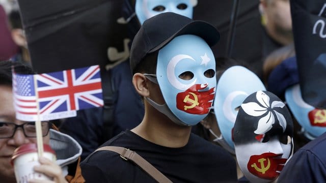 Pro-demokratische Demonstranten während eines Protestmarsches in Hongkong. Pro-demokratische Demonstranten während eines Protestmarsches in Hongkong.