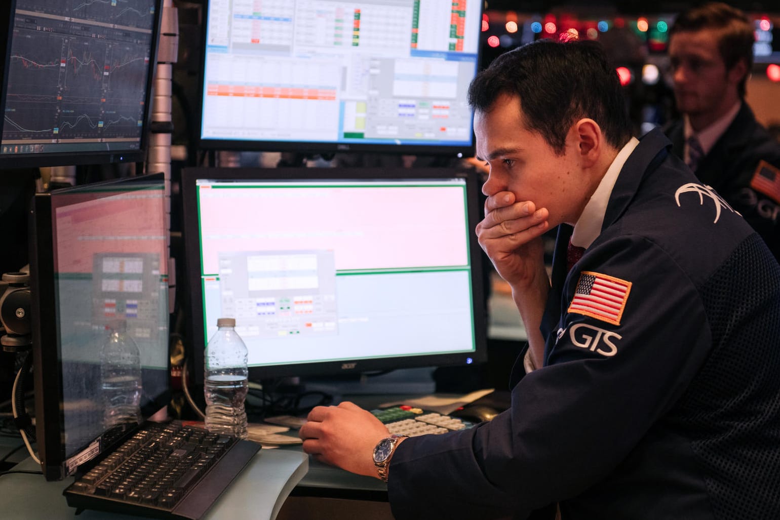 Ein Händler an der New Yorker Börse: Chinas Ausfuhren in die USA gehen drastisch zurück – stärker sinken allerdings noch die Importe aus den USA.