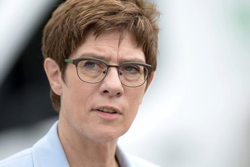 Annegret Kramp-Karrenbauer ist Vorsitzende der CDU und Bundesministerin für Verteidigung.