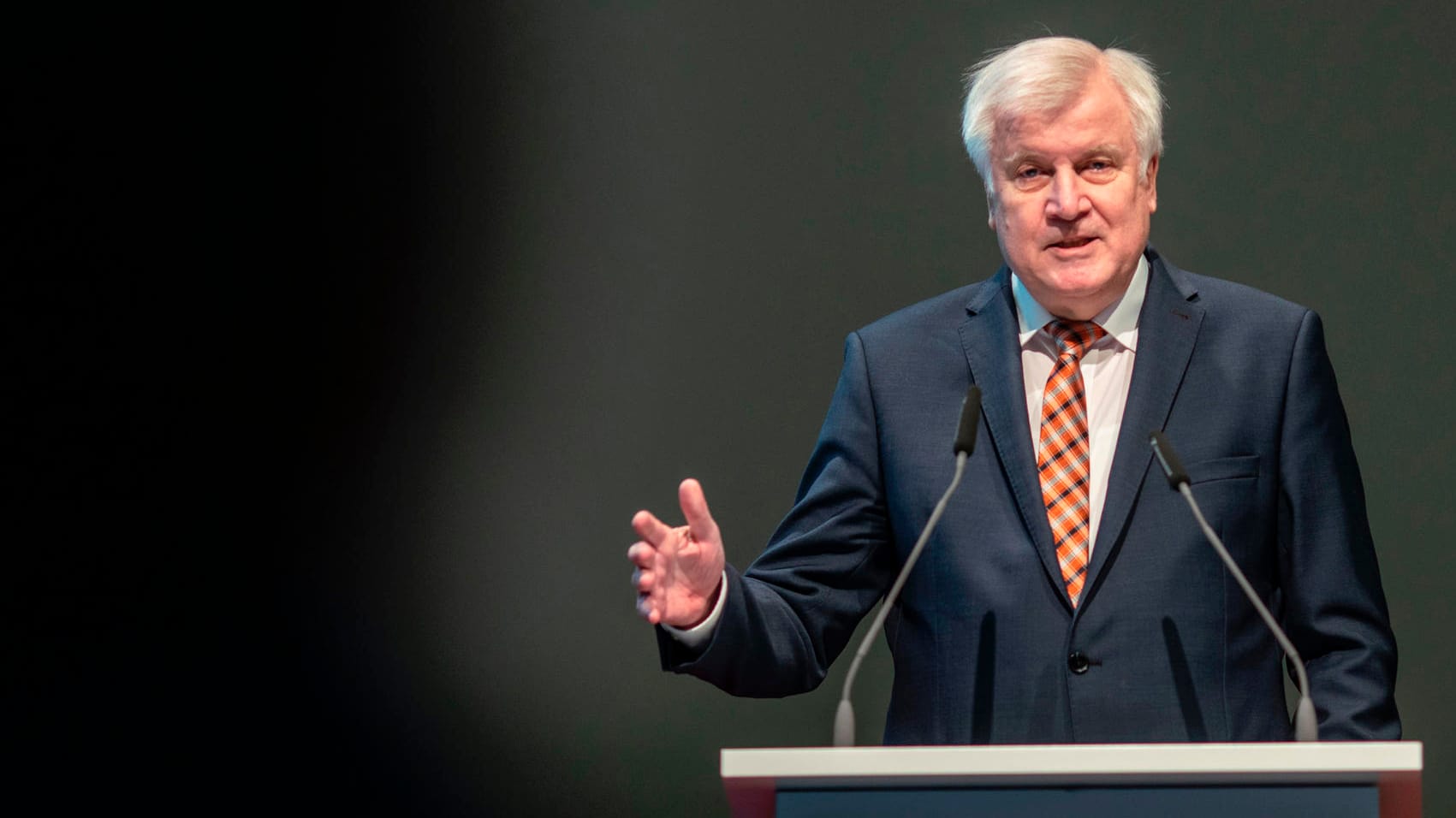 Innenminister Horst Seehofer: Sein Hubschrauber hatte offenbar ernsthafte technische Schwierigkeiten.