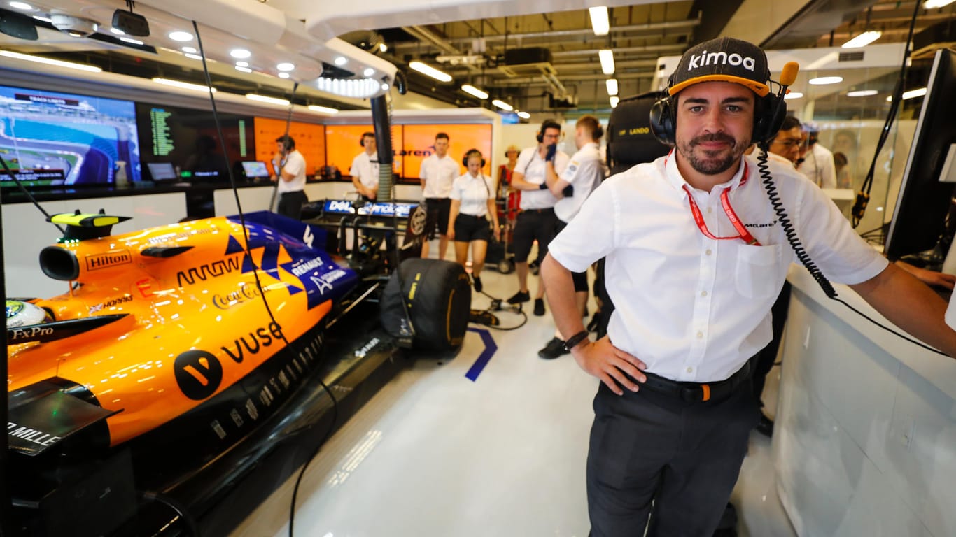 Möchte 2021 in die Formel 1 zurückkehren: Fernando Alonso, hier beim Besuch des McLaren-Team in Abu Dhabi am letzten Rennwochenende der abgelaufenen Saison.