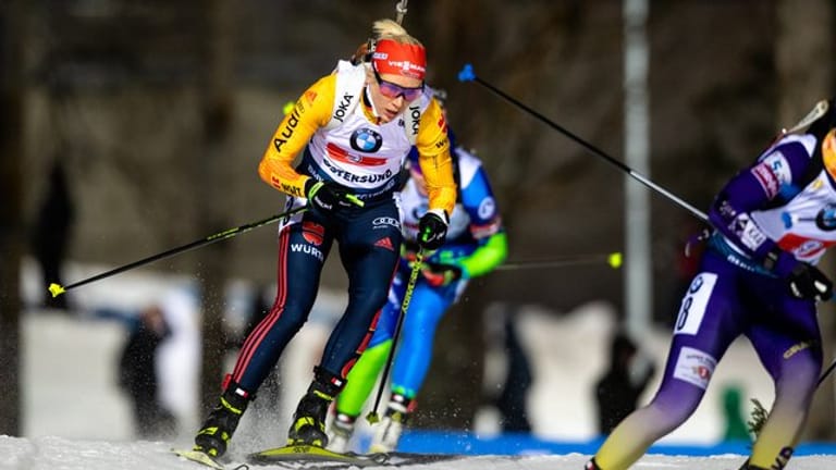 Die deutschen Biathletinnen haben zum Abschluss des Auftakt-Weltcups in Östersund mit der Staffel das Podium knapp verpasst.