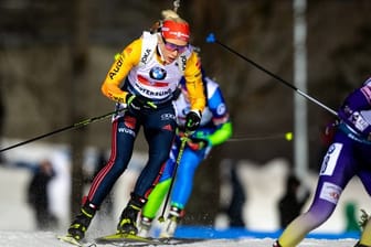Die deutschen Biathletinnen haben zum Abschluss des Auftakt-Weltcups in Östersund mit der Staffel das Podium knapp verpasst.