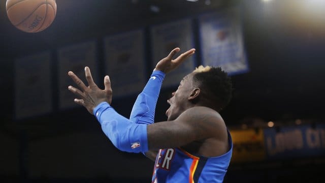 War mit 21 Zählern neben Shai Gilgeous-Alexander bester Werfer beim OKC-Sieg: Dennis Schröder. War mit 21 Zählern neben Shai Gilgeous-Alexander bester Werfer beim OKC-Sieg: Dennis Schröder.