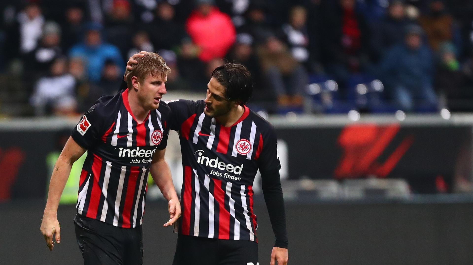 Martin Hinteregger und Goncalo Paciencia nach dem Spiel gegen Hertha BSC: Am Ende konnte die SGE nur ein 2:2 holen.