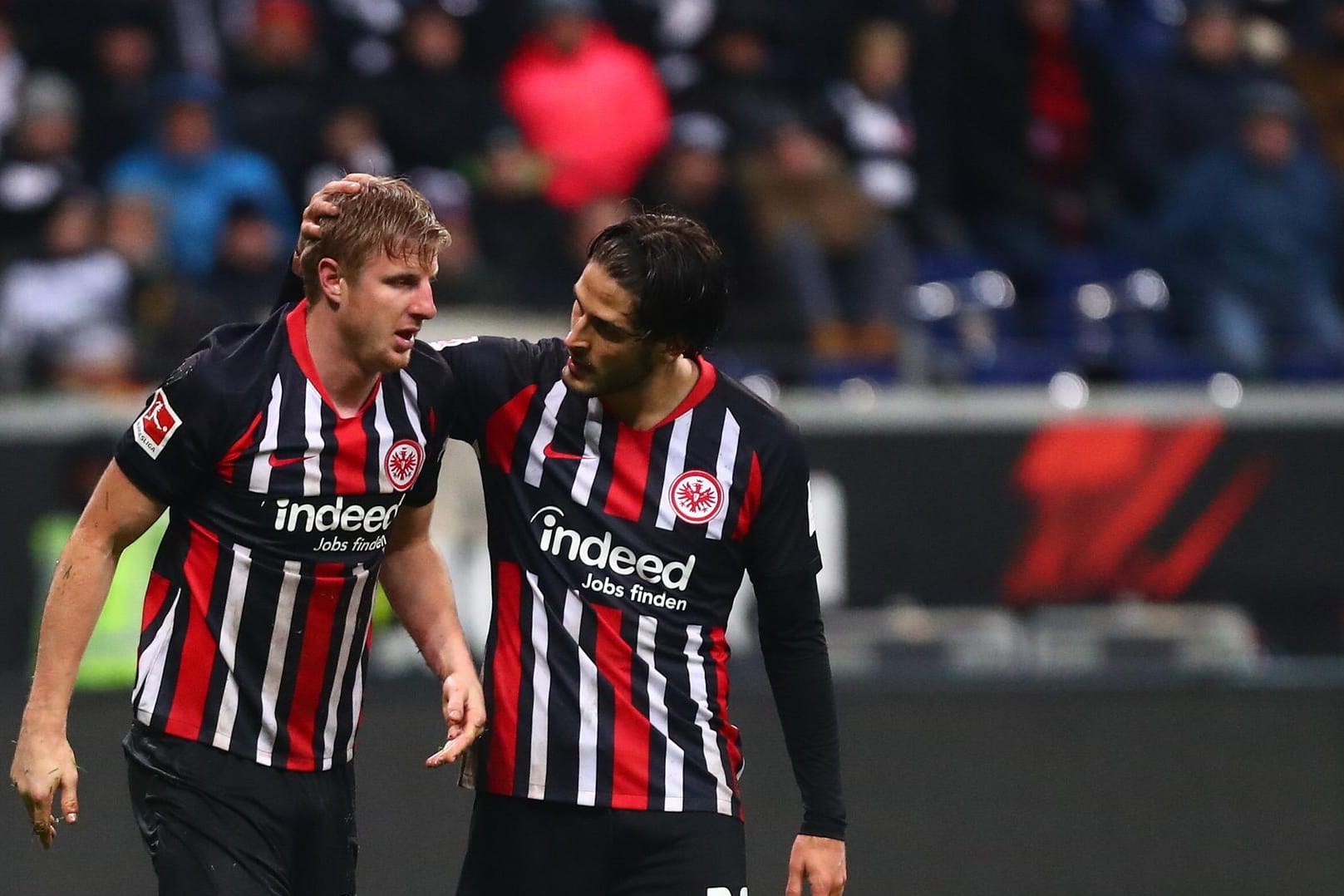 Martin Hinteregger und Goncalo Paciencia nach dem Spiel gegen Hertha BSC: Am Ende konnte die SGE nur ein 2:2 holen.