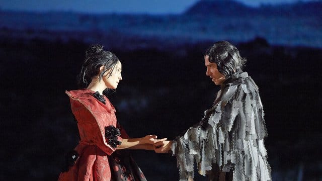 Kate Lindsey (l) als Orlando und Leigh Melrose als Shelmerdine/Greene in der Oper "Orlando" an der Wiener Staatsoper. Kate Lindsey (l) als Orlando und Leigh Melrose als Shelmerdine/Greene in der Oper "Orlando" an der Wiener Staatsoper.
