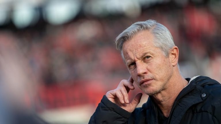 Sieht Profi-Fußballer auf der "Sonnenseite des Lebens": Der Nürnberger Trainer Jens Keller.