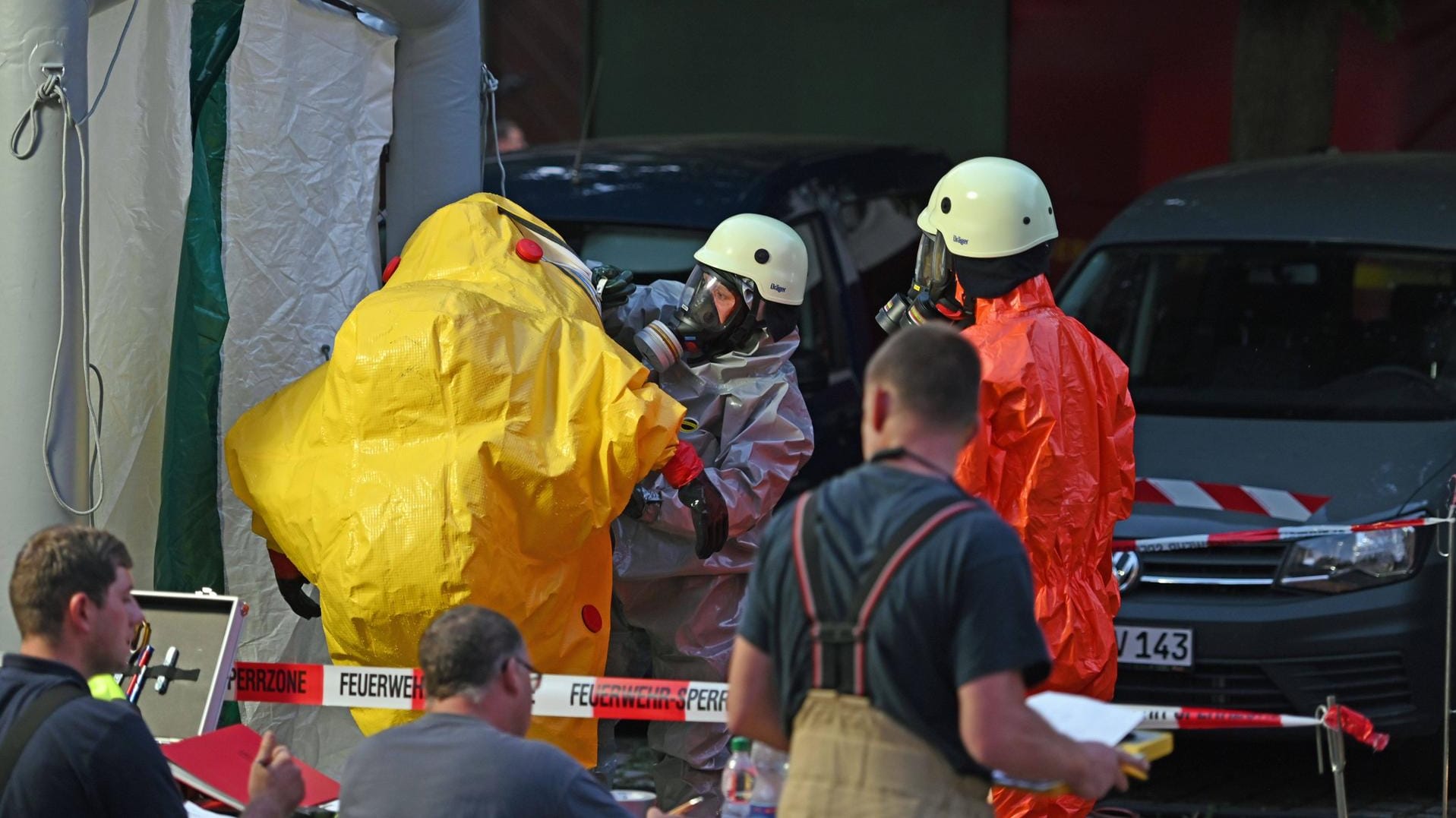 Katastrophenschutz im Einsatz: In Sachsen hat es einen Giftalarm in einem Geflügelbetrieb gegeben. (Symbolbild)