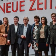 Der neu gewählte SPD-Vorstand: Nach dem SPD-Bundesparteitag geht es nun darum, klar Position zu beziehen und in Gespräche mit der Union zu gehen.