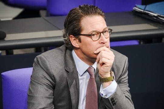 Laut einer Auswertung der Deutschen Umwelthilfe ist der Dienstwagen von Verkehrsminister Scheuer der mit dem höchsten "realen" CO2-Ausstoß.