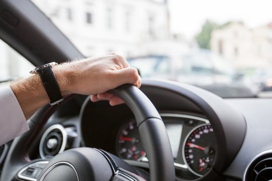 Arbeitnehmer, die ihren Dienstwagen auch für private Fahrten nutzen, müssen diesen Vorteil richtig versteuern. Arbeitnehmer, die ihren Dienstwagen auch für private Fahrten nutzen, müssen diesen Vorteil richtig versteuern.