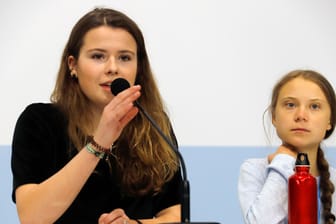 Luisa Neubauer und Greta Thunberg in Madrid: Bei der Klimakonferenz in der spanischen Hauptstadt forderten sie dringendes Handeln.