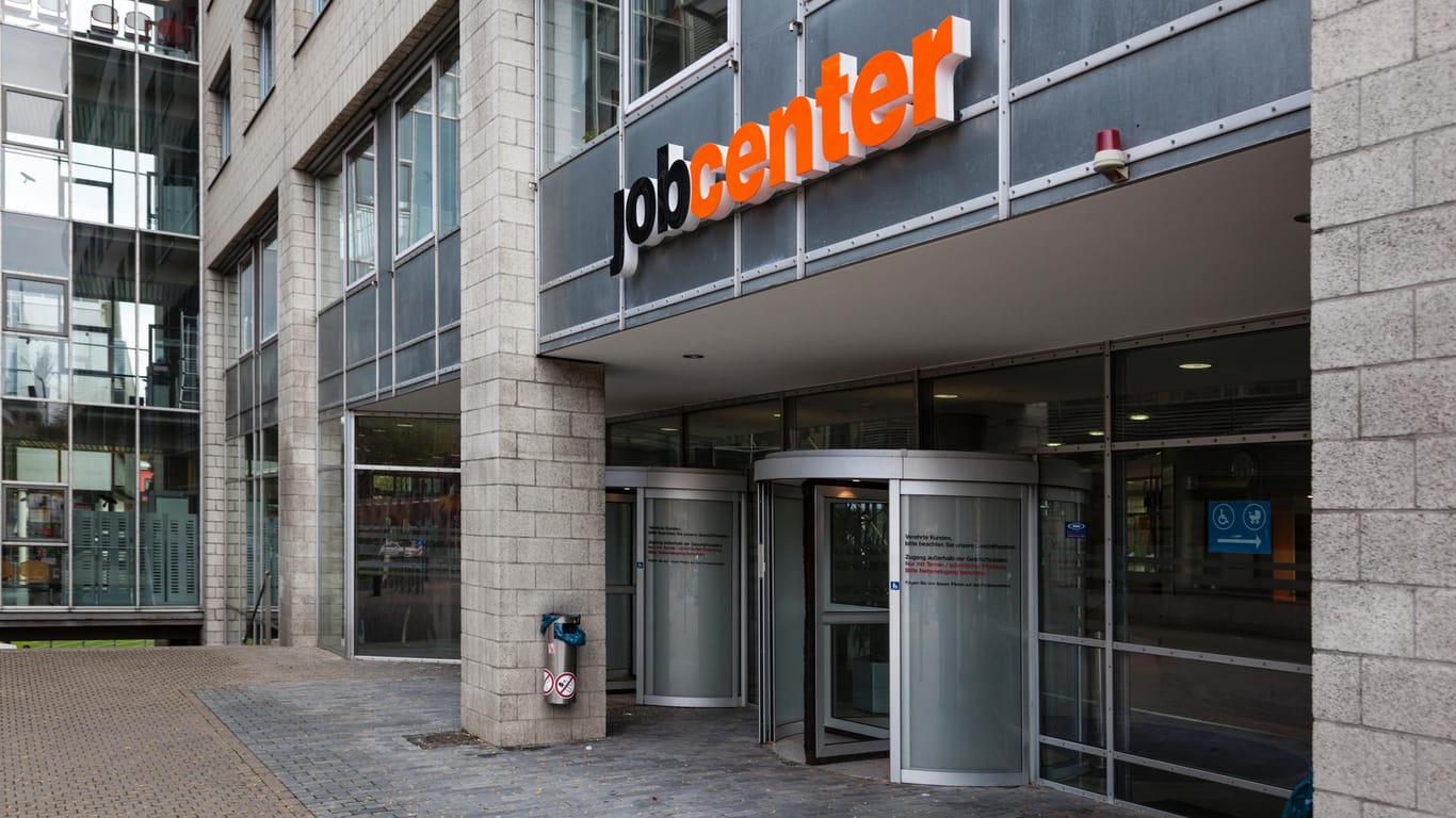 Das Jobcenter in Dortmund: Fast eine Million Hartz-IV-Bezieher kehren nach einer kurzen Beschäftigung zurück zum Amt.