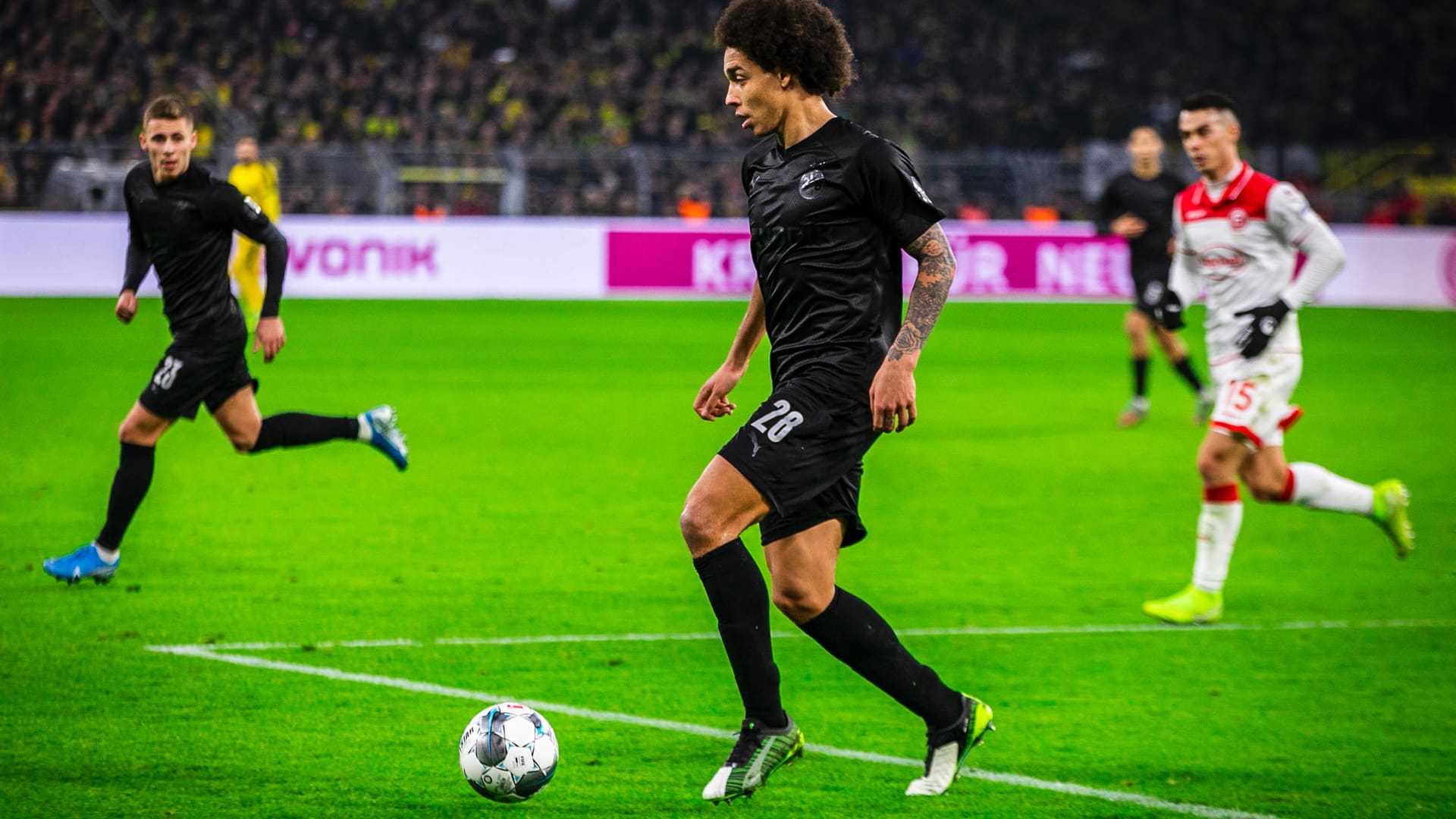 Axel Witsel vom BVB beim Spiel gegen Fortuna Düsseldorf: Nun fällt der wichtige Mittelfeldspieler bis Weihnachten aus.