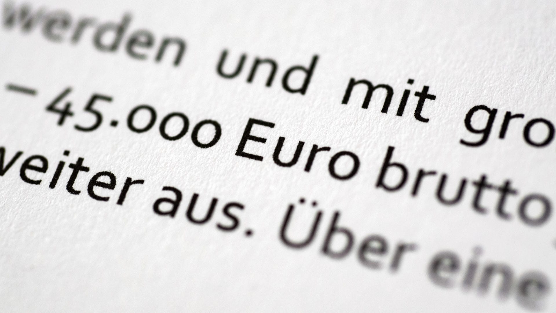 Gehaltsvorstellung im Bewerbungsschreiben: Im Internet können Sie sich über den üblichen Verdienst informieren.