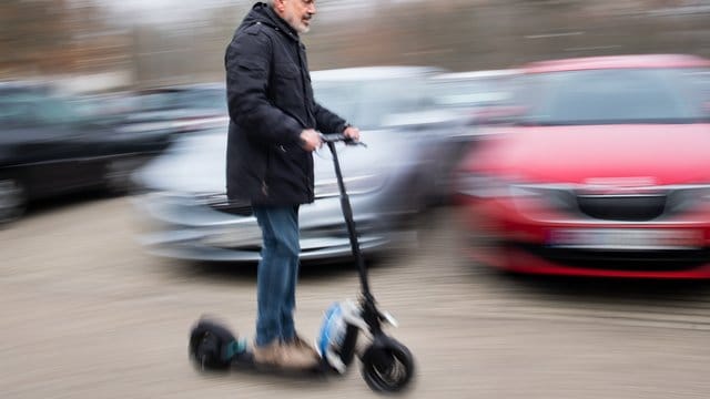 Ehrgeizige Pläne: Der Strom für die E-Scooter soll auf dem Dach der Uni mittels Solar-Anlagen produziert werden.