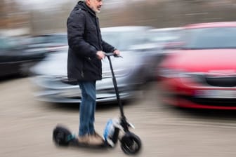 Ehrgeizige Pläne: Der Strom für die E-Scooter soll auf dem Dach der Uni mittels Solar-Anlagen produziert werden.