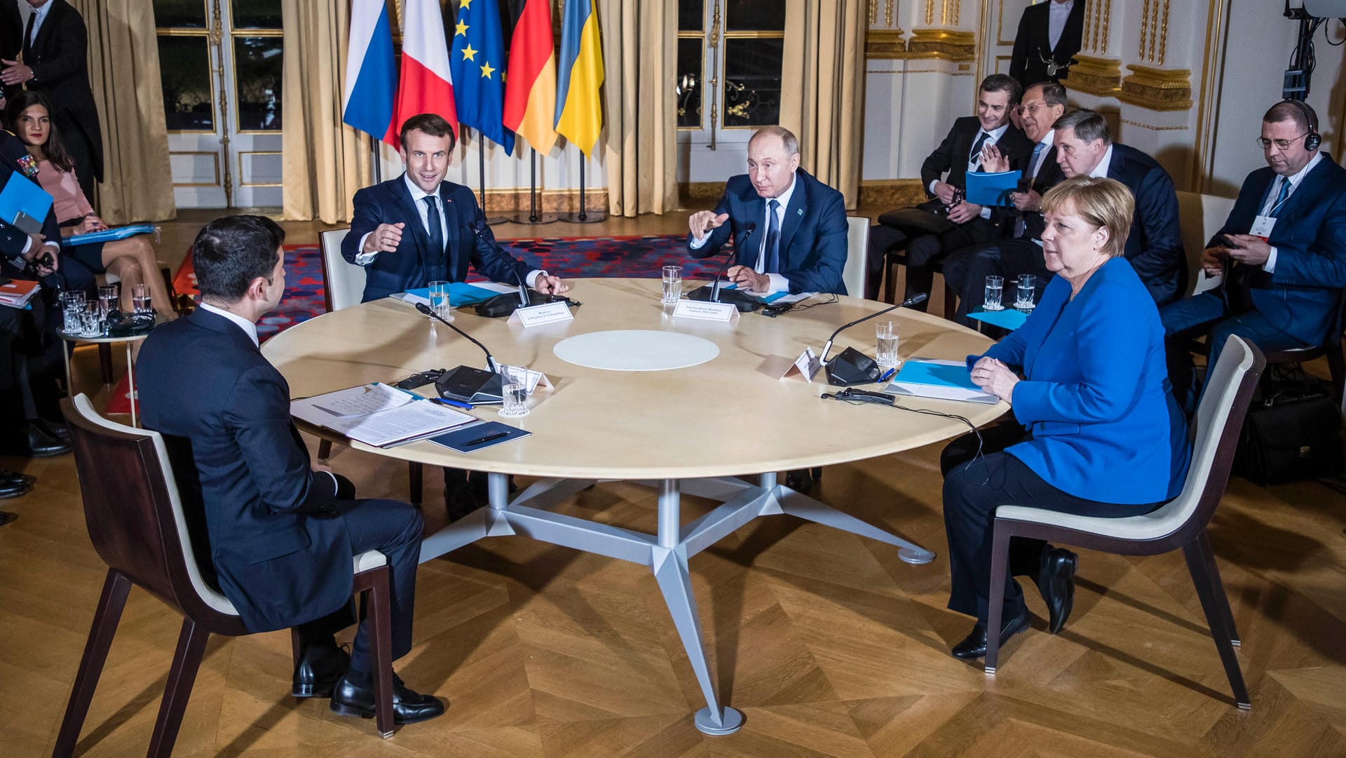 Das Treffen im sogenannten Normandie-Format wird von Deutschland und Frankreich als Vermittler begleitet.