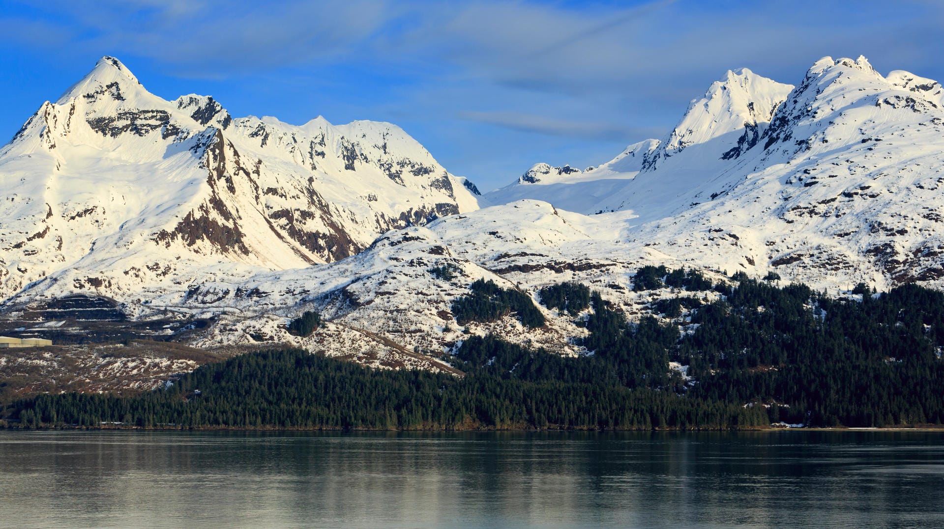 Alaska in den USA: Bei minus 35 Grad hat ein fünfjähriges Kind ein Baby fast einen Kilometer durch die Eiseskälte getragen – vorher waren beide von der Mutter allein gelassen worden.