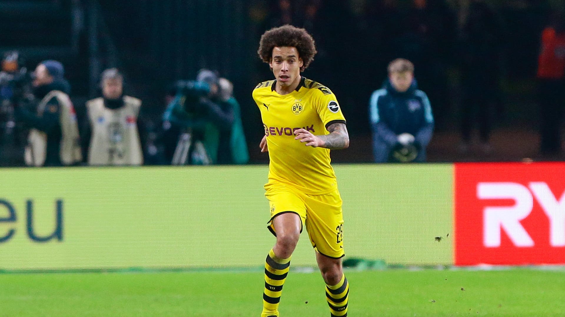 Stürzte am Samstagabend in seinem Eigenheim: BVB-Star Axel Witsel.