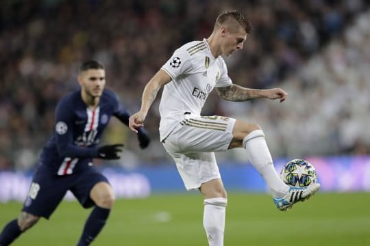 Setzt im letzten Königsklassen-Gruppenspiel aus: Reals Toni Kroos (r).