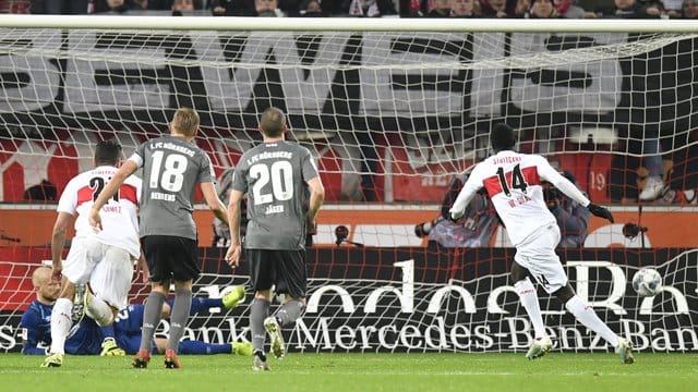 Silas Wamangituka (r) leitete mit seinem Elfmetertor zum 1:1 die Wende gegen Nürnberg ein.