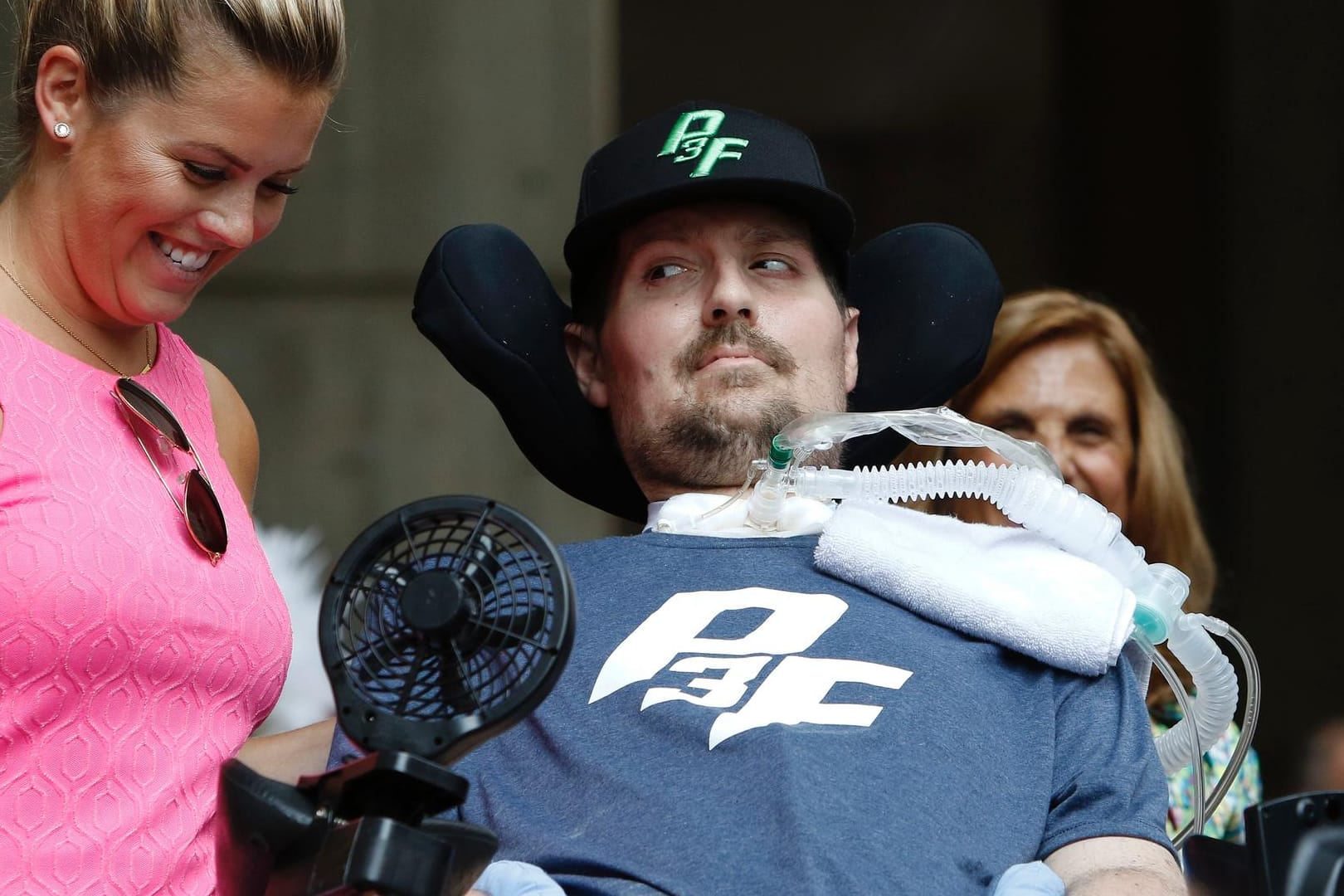Pete Frates: Der Mitinitiator der "Ice Bucket Challenge" mit seiner Frau Julie während einer Zeremonie in der City Hall in Boston.