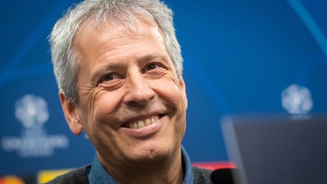 Gut gelaunt trotz drohenden Königsklassen-Aus: BVB-Coach Lucien Favre. Gut gelaunt trotz drohenden Königsklassen-Aus: BVB-Coach Lucien Favre.