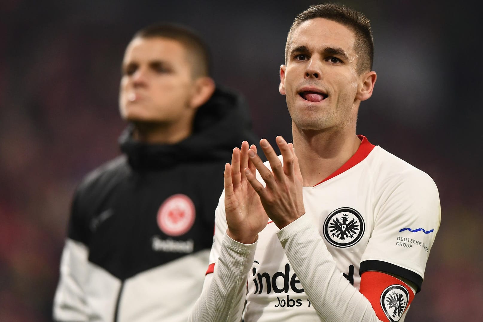 Mijat Gacinovic klatscht: Im Moment ist der Spieler von Eintracht Frankfurt nicht fit.