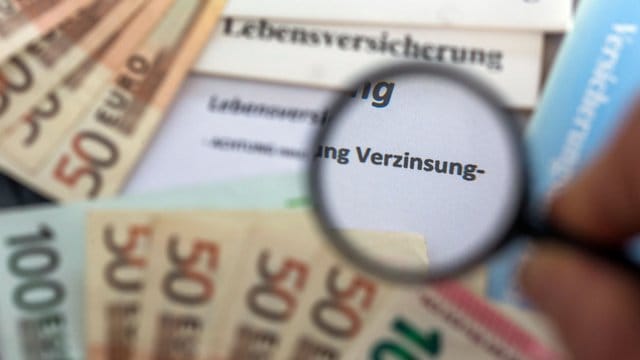Künftige Lebensversicherungskunden müssen sich auf einen geringeren Garantiezins einstellen. Künftige Lebensversicherungskunden müssen sich auf einen geringeren Garantiezins einstellen.