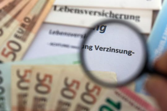 Künftige Lebensversicherungskunden müssen sich auf einen geringeren Garantiezins einstellen. Künftige Lebensversicherungskunden müssen sich auf einen geringeren Garantiezins einstellen.