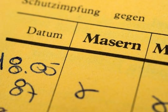 Menschen, die häufig reisen, sollten überprüfen, ob sie gegen Masern geimpft sind.