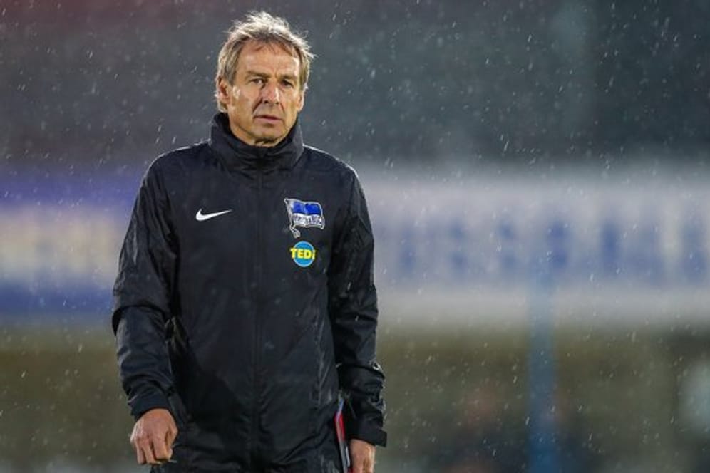 Bittet die Hertha-Profis früher als angedacht zur Wintervorbereitung: Jürgen Klinsmann.