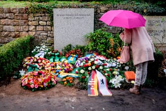 Grab von Fritz von Weizsäcker: Gemeinsam mit seinem Vater liegt er in Berlin-Dahlem begraben.